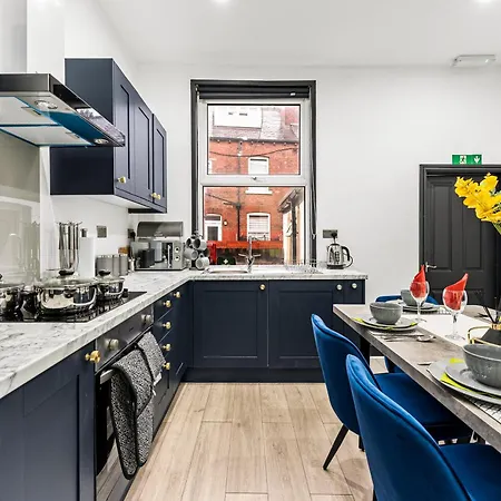 بيت للعطل Stylish Designer 4 Bed - Parking - Sleeps 13