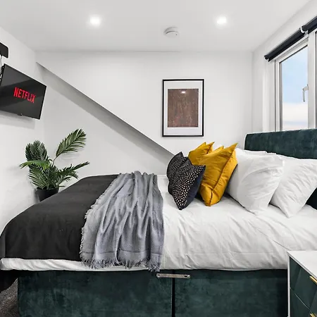 بيت للعطل Stylish Designer 4 Bed - Parking - Sleeps 13 ليدز