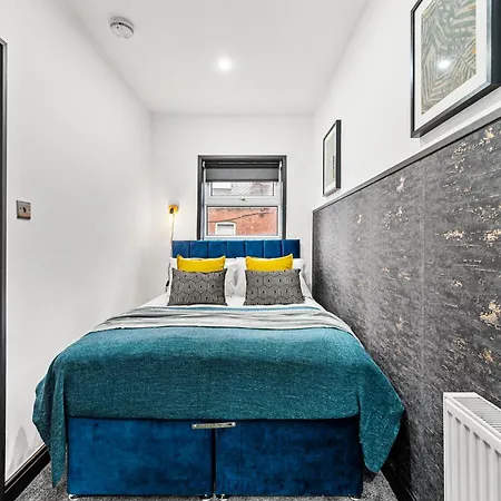 بيت للعطل Stylish Designer 4 Bed - Parking - Sleeps 13 *