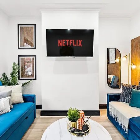 Stylish Designer 4 Bed - Parking - Sleeps 13 * ليدز